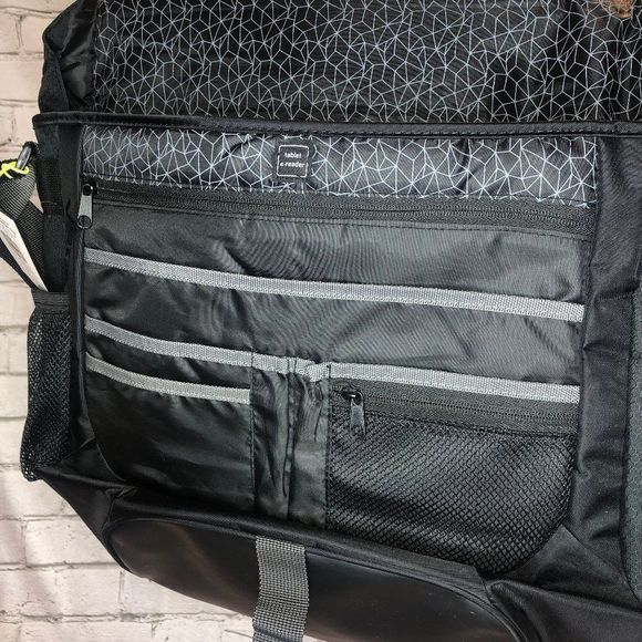 NWT Vertex UNCG Bryan School Messenger/Laptop Bag | Black | Unisex - Picture 4 of 9